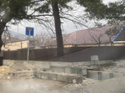 Отремонтировать вновь не успели: что мешает привести в порядок мост в Новороссийске