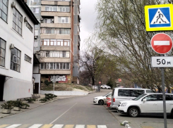 «Наложили кирпичей»: новороссийцев завели в тупик новые дорожные знаки