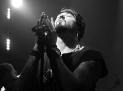 Рок-музыкант из Новороссийска назвал человека года и поздравил горожан