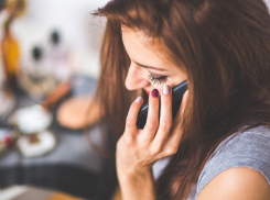 19-летняя жительница Новороссийска помогала лишать денег стариков из Самарской области