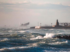 В Новороссийске с причала упала сотрудница морвокзала