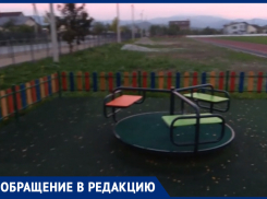 «Сколько решили отмыть?», - в пригороде Новороссийска демонтируют новую детскую площадку