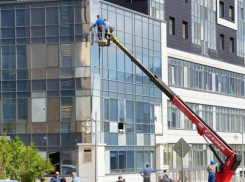 От 15 тысяч до 1,5 млн рублей: глава Новороссийска рассказал, какая помощь будет оказана пострадавшим от атаки беспилотников