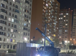 Большегрузы катаются по тротуарам в Новороссийске