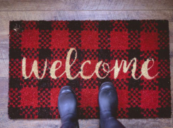 За грязный коврик у двери россиян могут оштрафовать