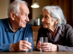 Ни «стакана воды», ни помощи от государства: в Госдуме предложили ввести налог на «достойную старость»