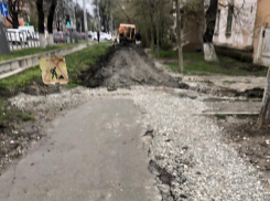 Еще месяц новороссийцам придется месить грязь возле «питомника» 