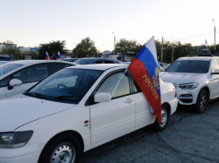 Флаг России – флаг Победы! В Новороссийске прошёл яркий флешмоб