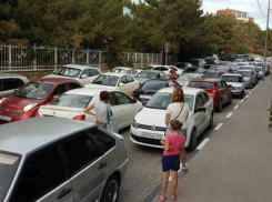 Широкая балка Новороссийска застыла в пробках