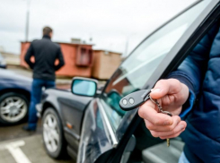 Мошенник обманул новороссийцев с покупкой машины 