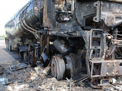 Пять грузовиков и два самосвала сгорели в пригороде Новороссийска