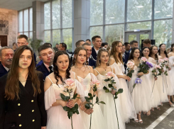 «Осенняя ассамблея»: сказочный бал прошел в Ушаковке 