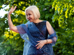«Там нечему болеть!»: актриса Елена Борзова рассказала новороссийцам, почему у западных политиков не болит горло