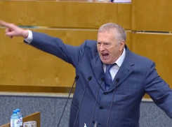 Жириновский выступил за запрет непривитым посещать школы и голосовать на выборах