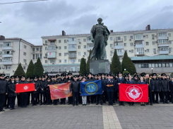 Память о подвиге жива: курсанты-ушаковцы почтили память Героев-десантников