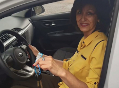 Жительница Новороссийска забрала Kia Rio, разыгранный на выборах в честь Дня города