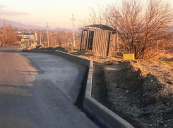 Остановка в пригороде Новороссийска привлекла внимание властей