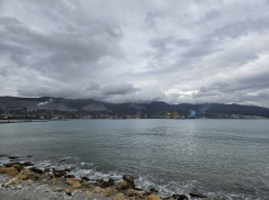 Погода в Новороссийске: ветрено, хмуро, но может выглянуть солнце 