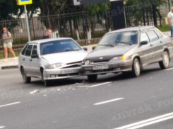 Разметка манёврам не помеха: на Кутузовском кольце столкнулись два новороссийца