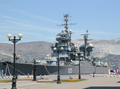 Крейсер «Михаил Кутузов»: 70 лет истории на волнах и у причала Новороссийска 