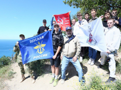 Знамя Победы: курсанты Морского колледжа Ушаковки отдали дань памяти героям ВОВ