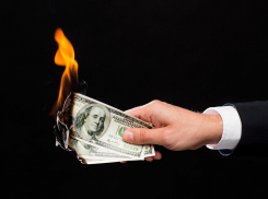 Минимум с ноября: курс доллара рухнул ниже 71 рубля 