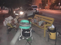 - Дети уже спят на лавочках, а ГИБДД все еще нет, – отдыхающие из Белгорода запомнят Новороссийск надолго