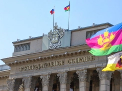 Бесплатная парковка для избранных: кому в Краснодарском крае разрешат парковаться без денег