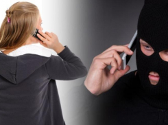 Жительница Новороссийска спаслась от «силовиков» в банке