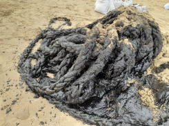 Все полигоны переполнены: замазученный песок Анапы отправят на утилизацию к лету