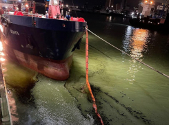 На Черноморском побережье Новороссийска произошёл разлив нефти: ущерб 14 миллионов 