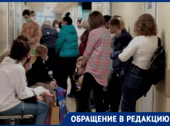 В детской поликлинике в Новороссийске мать ребенка-инвалида довели до слез