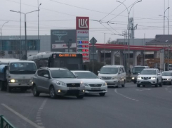В Новороссийске столкнулись муниципальный автобус и легковой автомобиль