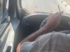 За рулем с сигаретой: водители не перестают удивлять новороссийцев 
