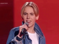 Покорил с первых же аккордов: подросток из Новороссийска выступил на шоу «Голос. Дети»