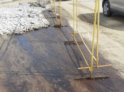 Море солярки, или зачем в Новороссийске весной посыпают дороги песком