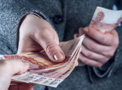 Жительница Новороссийска «наварилась» на миллион за счет земляков 