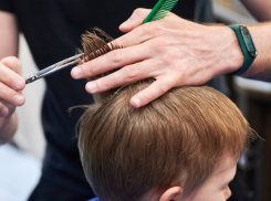 Только в присутствии родителей и наличии колясочной: детей в Новороссийске будут стричь по ГОСТу