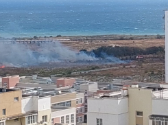 Густой дым и запах гари: в Новороссийске произошел пожар 