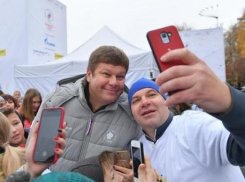 Прогуляться по набережной с известным телеведущим: в Новороссийске пройдет «Всероссийский день ходьбы»