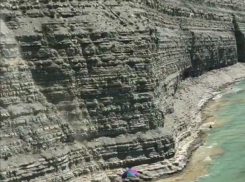 Отдых обернулся шоком: отдыхающих чуть не убило камнепадом