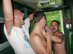 Пили алкоголь, ругались матом: в поезде Новороссийск-Пермь разобрались с буйными пассажирами