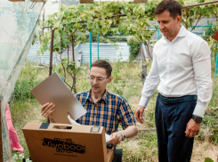 Благодаря депутату Дмитрию Баринову в Новороссийске именинник-колясочник получил подарок мечты