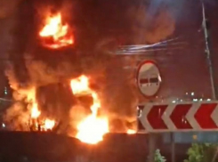 Пожар! В Новороссийске горят ёмкости с дизельным топливом