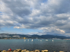 Погода в Новороссийске: невероятно жарко, но есть шанс на грозу