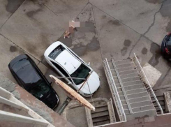 Новороссиец выпал из окна с 17 этажа