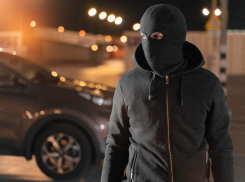 Приезжий обчистил спящего новороссийца: украл телефон и деньги с карты 