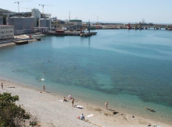 Надежды новороссийцев на отдых на Волочаевском пляже становится все меньше