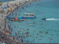 «Сидите дома!»: жалующихся туристов прогоняют с Черного моря 