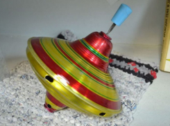 Новороссийские дети играют с игрушкой, которая была придумана в 35 веке до нашей эры